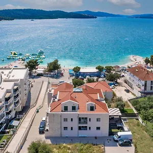 https://villa-ocrux.hotels-in-trogir.com